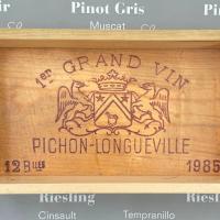 Holztablett aus Weinkiste von Chateau Pichon Longueville